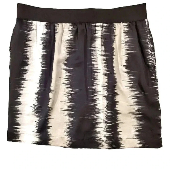 Kenneth Cole Reaction black & white horizontal striped mini skirt Size Medium - Picture 1 of 5